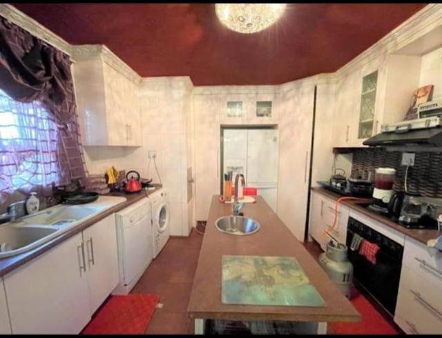 5 BEDROOM HOUSE FOR SALE IN ZAKARIYYA PARK